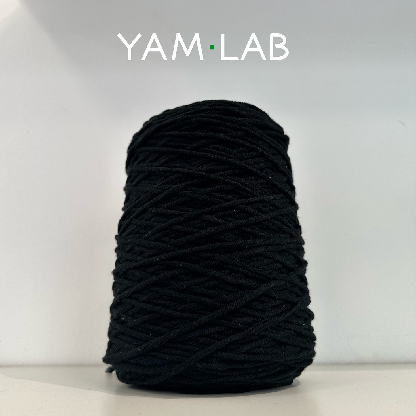 Gomitolo da 400g con rocchetto in plastica